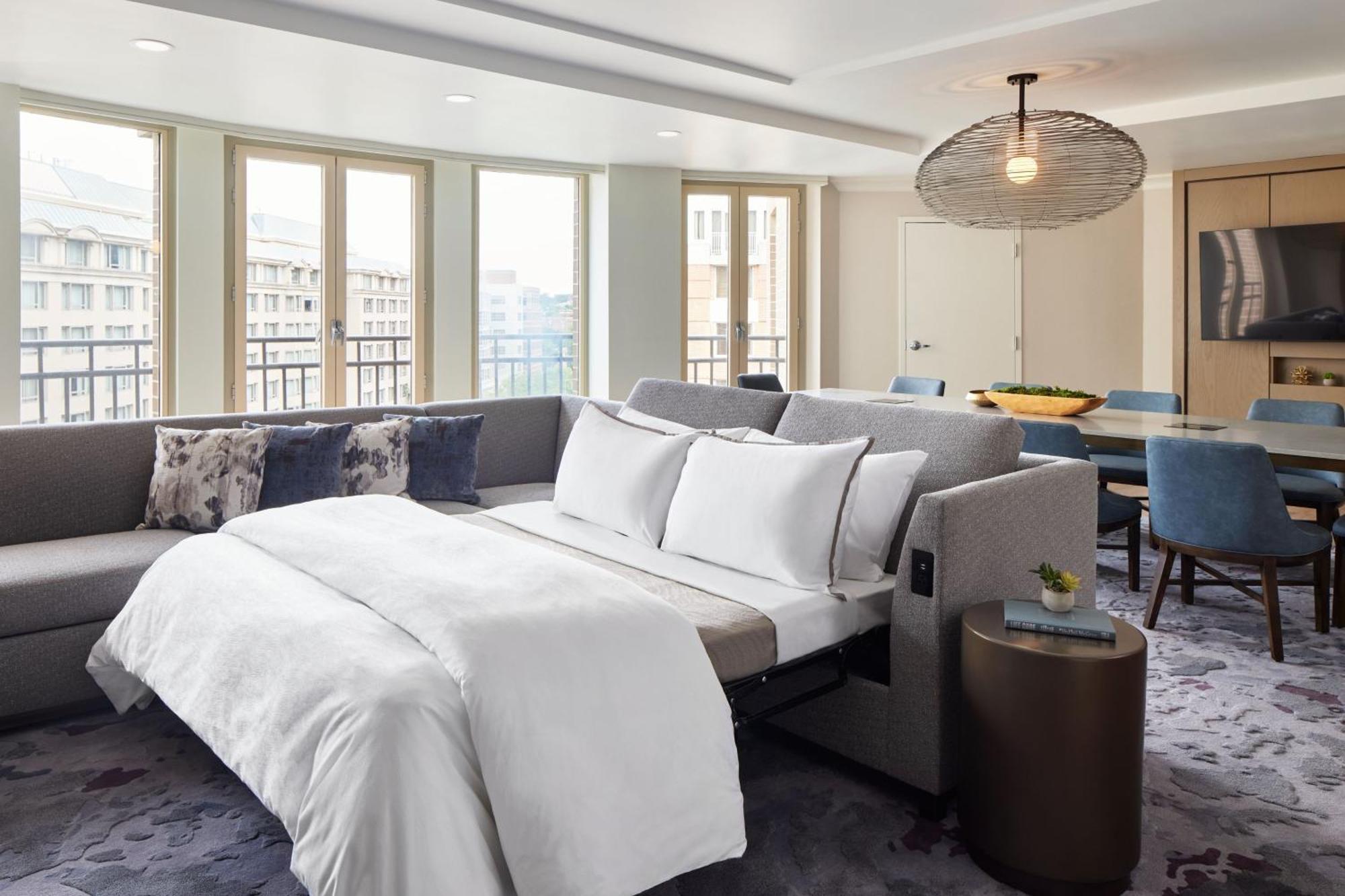 Vise Presidential Suite, City view, High floor